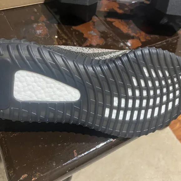 adidas Yeezy Boost 350 V2 Low Carbon Beluga SZ